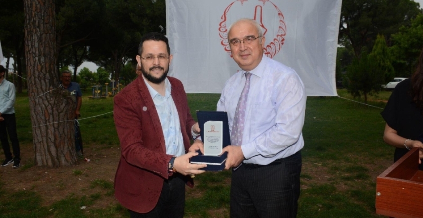 Nazilli Kaymakamı Sedat Sırrı Arısoy Tarafından Başkanımız Muhammed İkbal Yiğit'e Teşekkür Plaketi Takdim Edildi