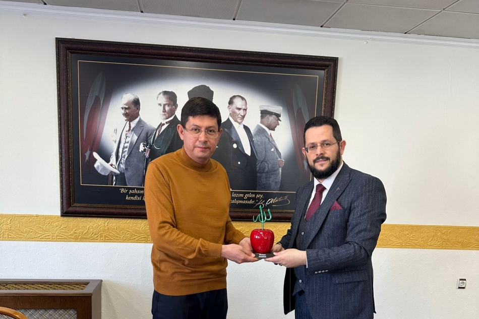 İlçemiz Belediye Başkanı Kürşat Engin Özcan Beyefendiyi makamında ziyaret ettik